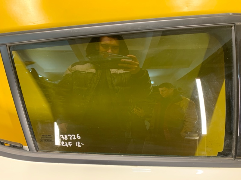 Стекло двери заднее правое NISSAN LEAF 18- 82300-3NF1A Б/У