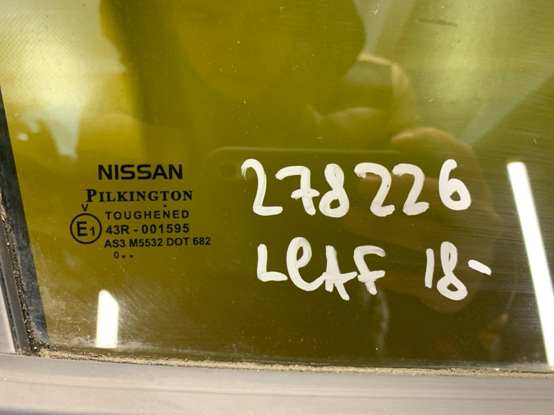 Стекло двери заднее правое LEAF 18-