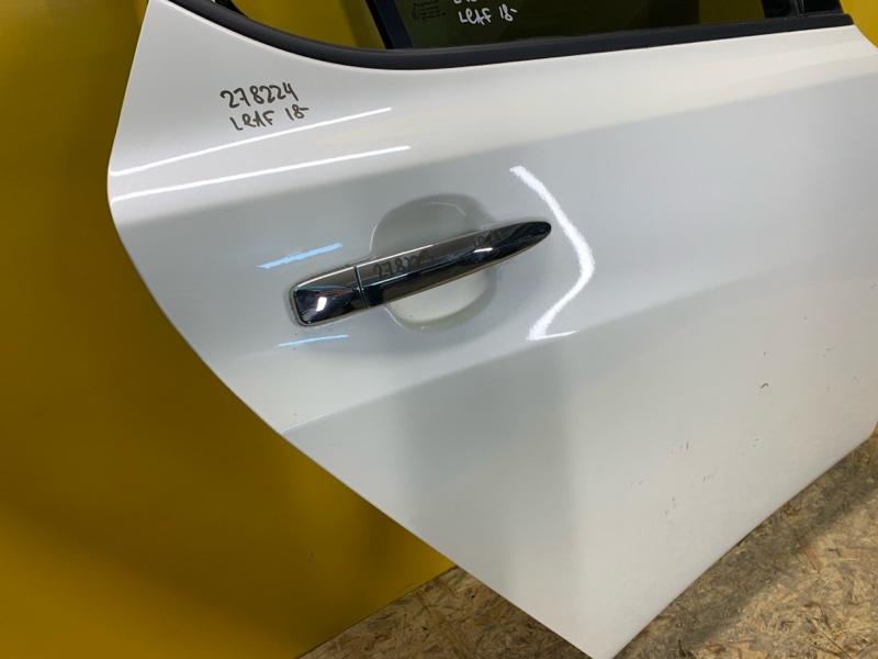 Дверь задняя правая LEAF 18-