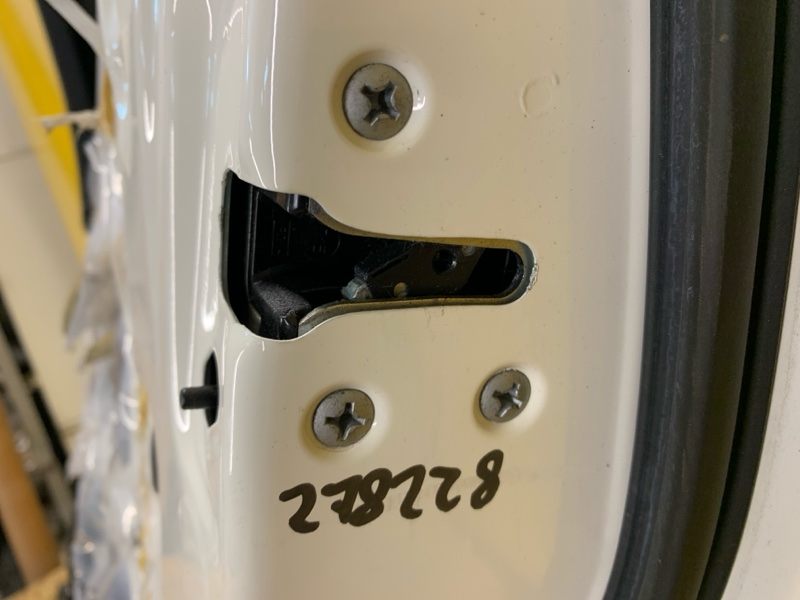 Замок двери задний правый NISSAN LEAF 18- 82500-4NP0A Б/У