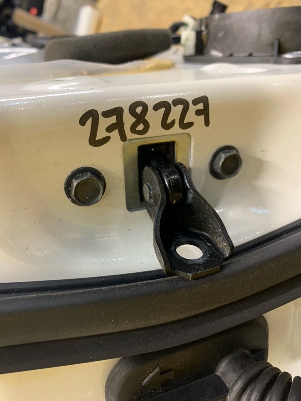 Ограничитель двери задний правый NISSAN LEAF 18- 82430-3NF0A Б/У