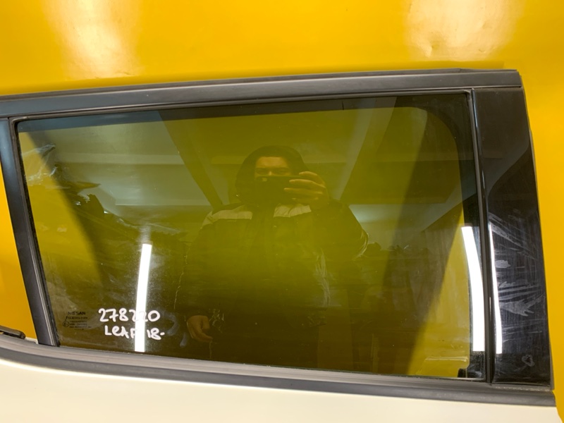 Стекло двери заднее правое NISSAN LEAF 18- 82300-3NF1A Б/У
