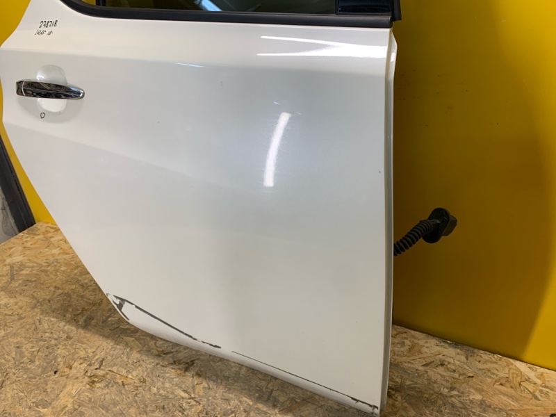 Дверь задняя правая LEAF 18-