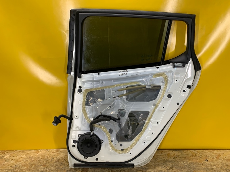 Дверь задняя правая LEAF 18-