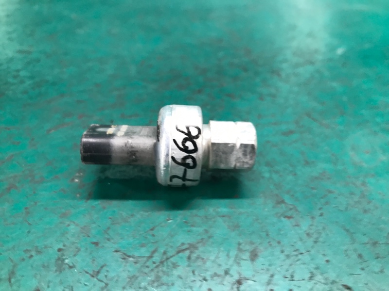 Датчик давления кондиционера DODGE JOURNEY 08-20 Датчик давления кондиционера DODGE JOURNEY 08-20