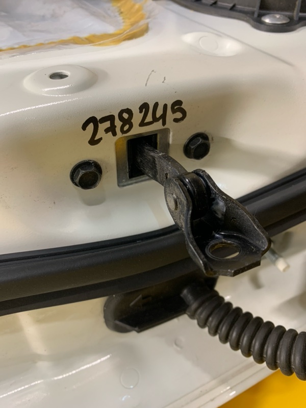 Ограничитель двери задний правый NISSAN LEAF 18- 82430-3NF0A Б/У