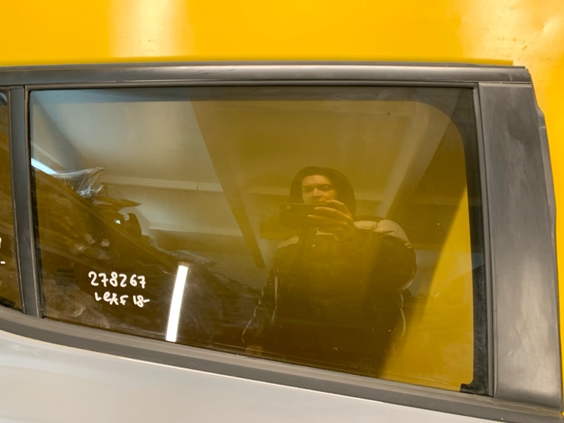 Стекло двери заднее правое NISSAN LEAF 18- 82300-3NF1A Б/У