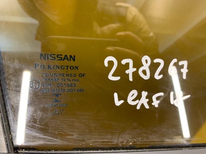 Стекло двери заднее правое LEAF 18-