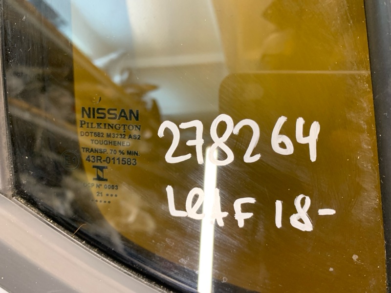 Стекло двери глухое заднее правое LEAF 18-