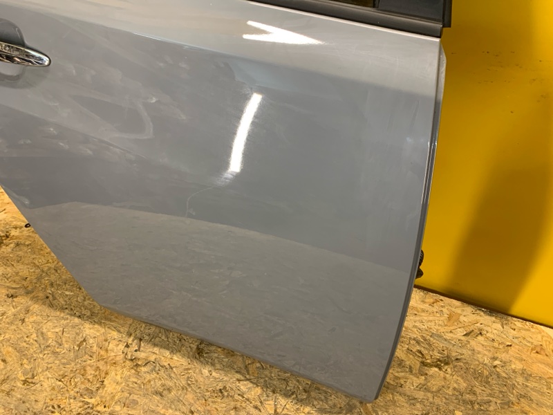 Дверь задняя правая LEAF 18-