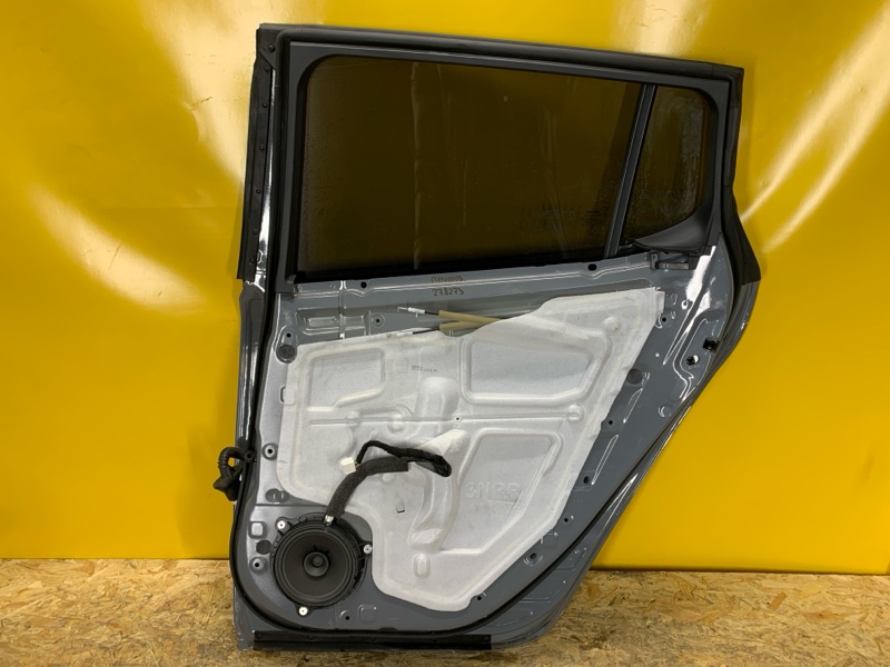 Дверь задняя правая LEAF 18-