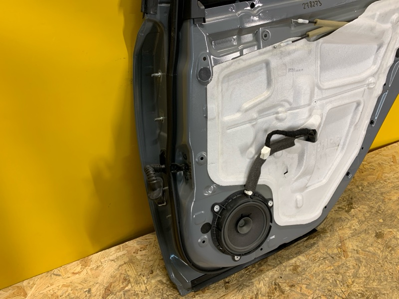 Дверь задняя правая LEAF 18-