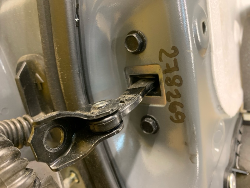 Ограничитель двери задний правый NISSAN LEAF 18- 82430-3NF0A Б/У