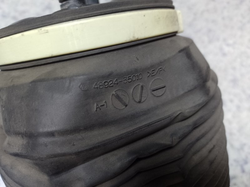 Подушка пневмоподвески правая LEXUS GX470 02-09