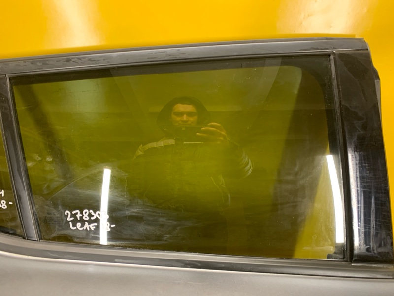 Стекло двери заднее правое NISSAN LEAF 18- 82300-3NF1A Б/У