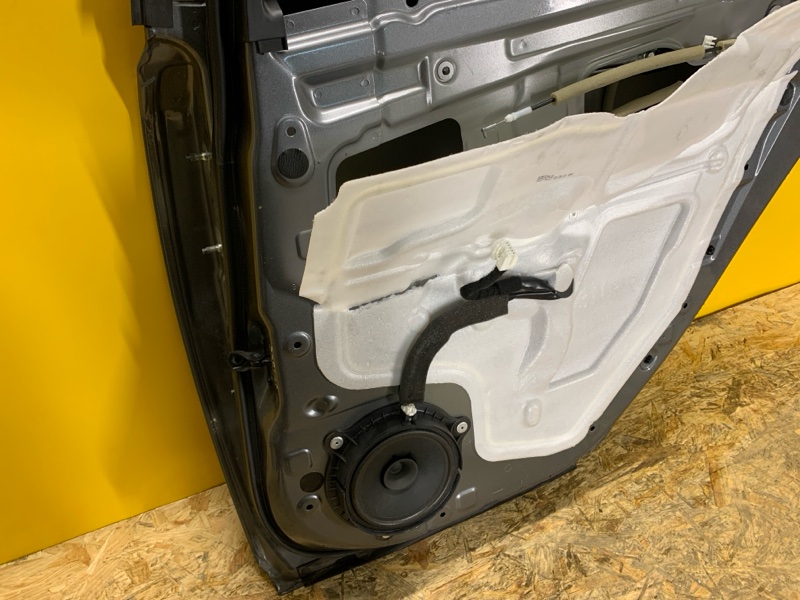 Дверь задняя правая LEAF 18-