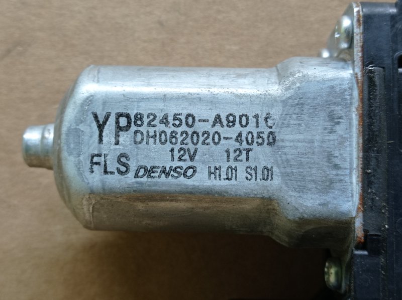 Моторчик стеклоподъемника передний левый SEDONA 14-18