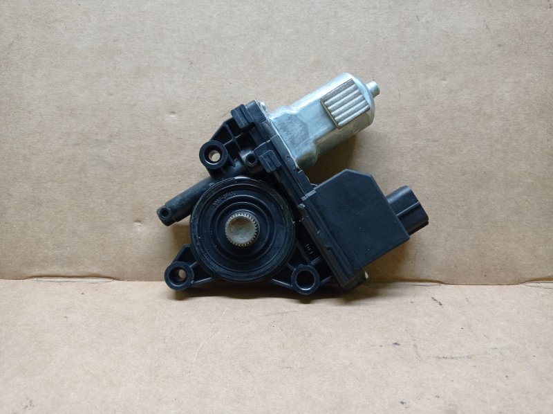 Моторчик стеклоподъемника передний левый SEDONA 14-18