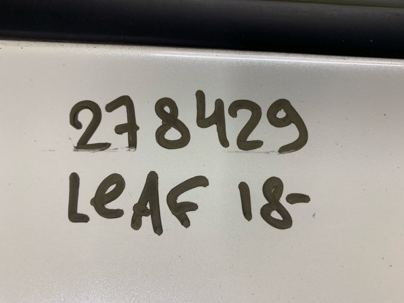 Дверь передняя правая LEAF 18-