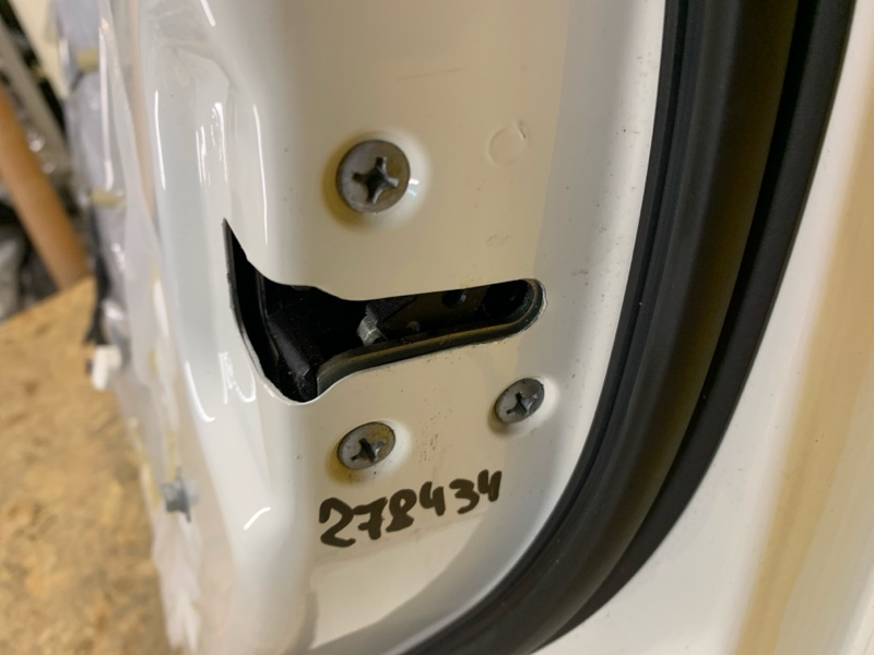 Замок двери передний правый NISSAN LEAF 18- 80500-4NP0A Б/У