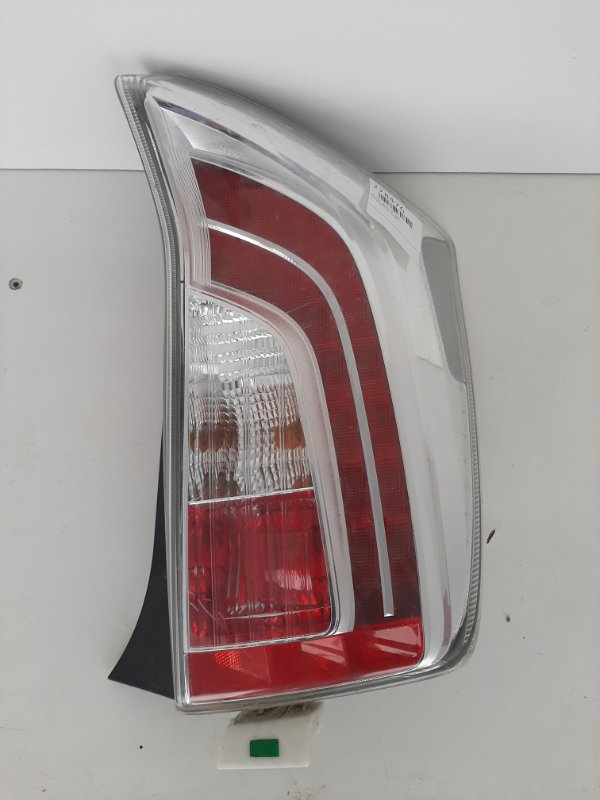 Фонарь наружный правый TOYOTA PRIUS - 30 09-17 81551-47180 Б/У