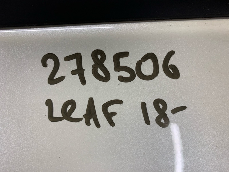 Дверь передняя левая LEAF 18-