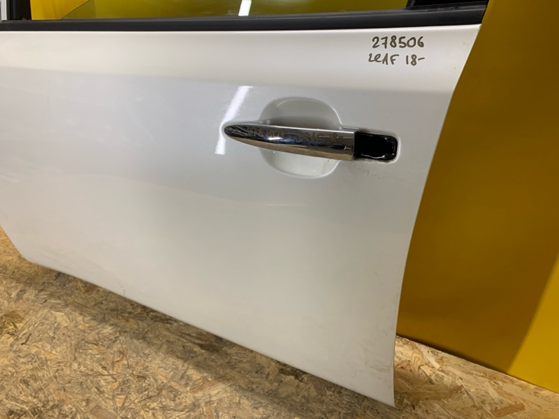 Дверь передняя левая LEAF 18-