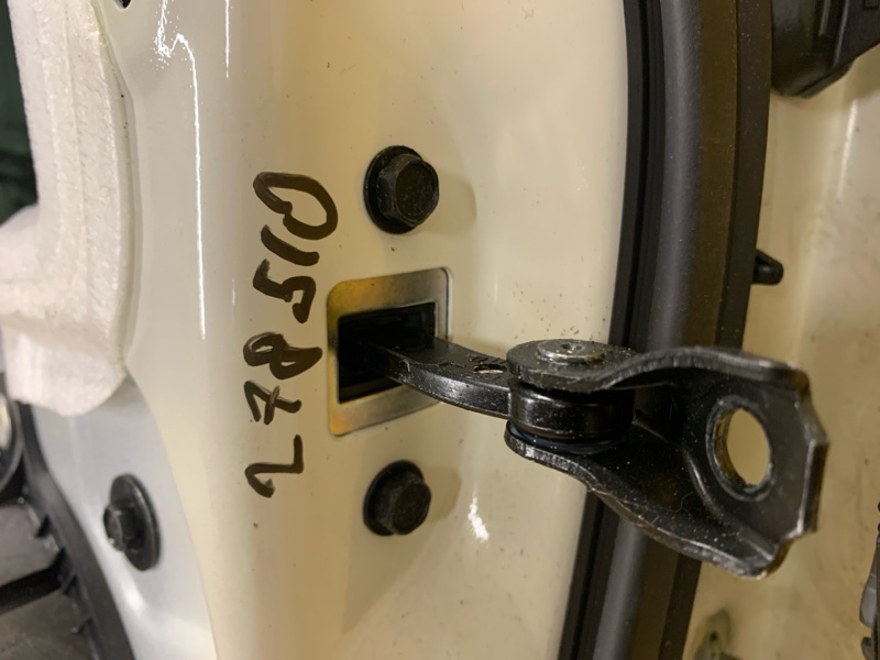 Ограничитель двери передний левый NISSAN LEAF 18- 80430-3NF0A Б/У