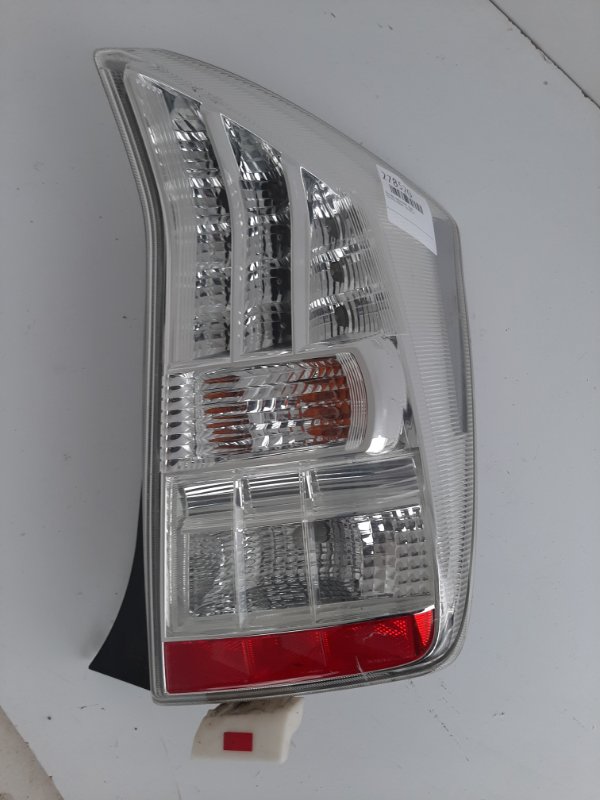Фонарь наружный задний правый TOYOTA PRIUS - 30 09-17 81551-47111 Б/У