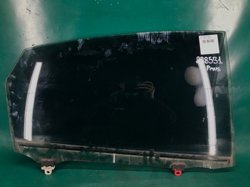 Запчасть стекло двери заднее правое TOYOTA PRIUS - 30 09-17 68103-47051 Б/У Стекло двери заднее правое TOYOTA PRIUS - 30 09-17 68103-47051 Б/У