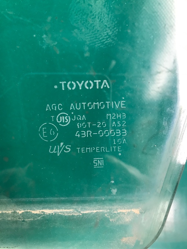 Стекло двери переднее левое PRIUS - 30 09-17 Стекло двери переднее левое PRIUS - 30 09-17