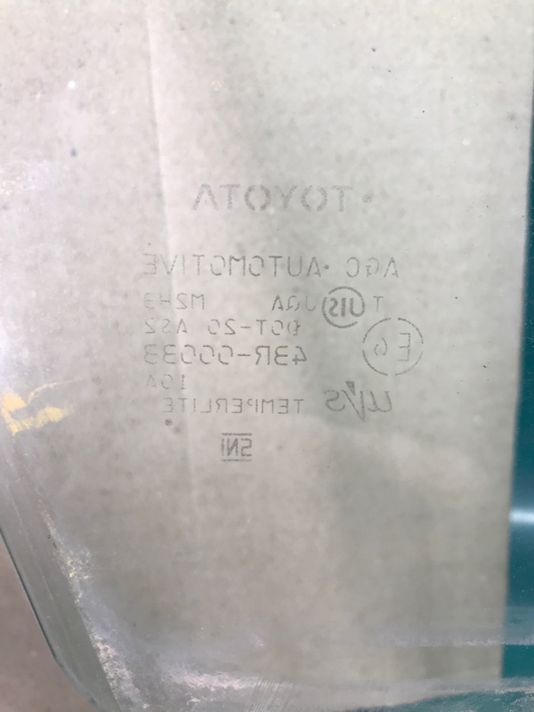 Стекло двери переднее правое TOYOTA PRIUS - 30 09-17