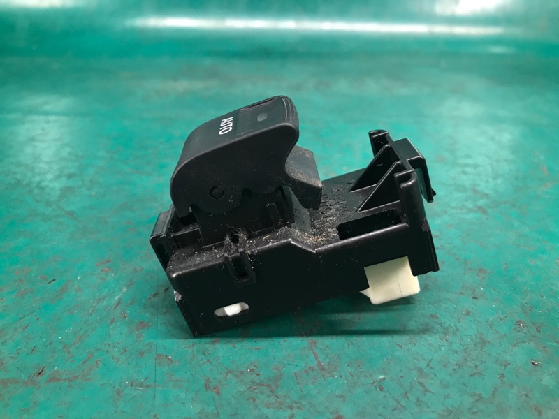 Кнопка стеклоподъемника передняя правая TOYOTA PRIUS - 30 09-17