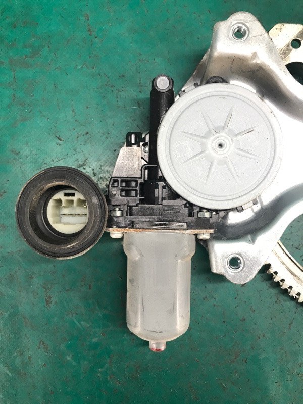 Стеклоподъемник передний левый COROLLA 150 06-13 Стеклоподъемник передний левый COROLLA 150 06-13