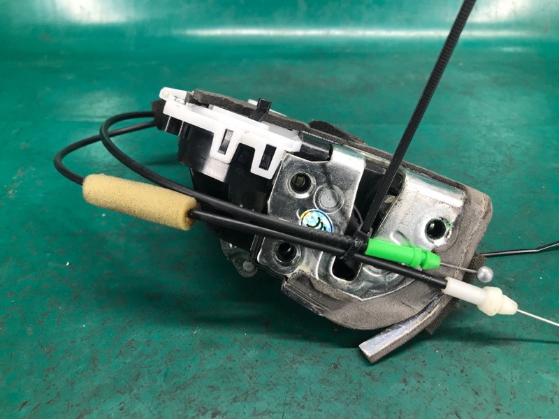 Запчасть замок двери задний правый TOYOTA PRIUS - 30 09-17 69050-47090 Б/У Замок двери задний правый TOYOTA PRIUS - 30 09-17 69050-47090 Б/У