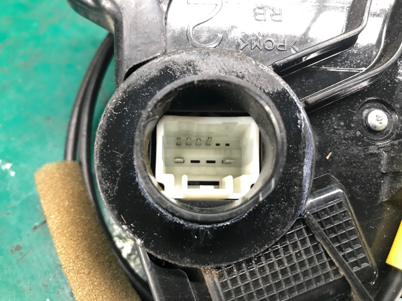 Замок двери передний правый COROLLA 150 06-13