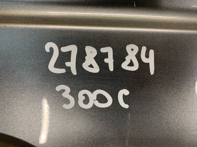 Дверь передняя правая 300 04-10