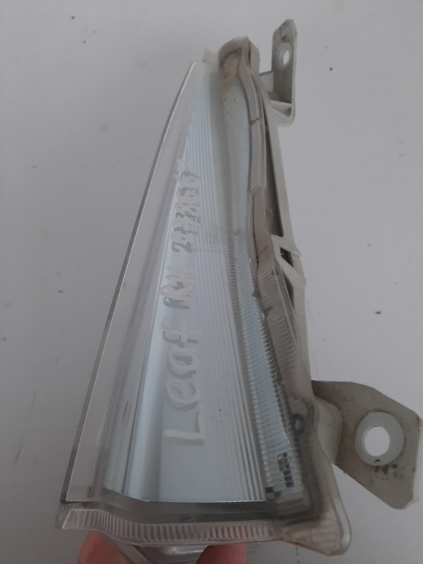 Указатель поворота передний правый LEAF 10-17