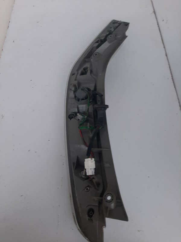 Фонарь наружный задний правый LEAF 10-17