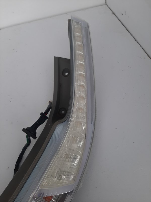 Фонарь наружный задний правый NISSAN LEAF 10-17