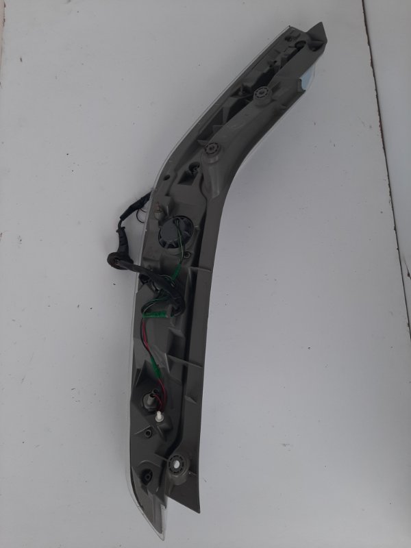 Фонарь наружный задний правый LEAF 10-17