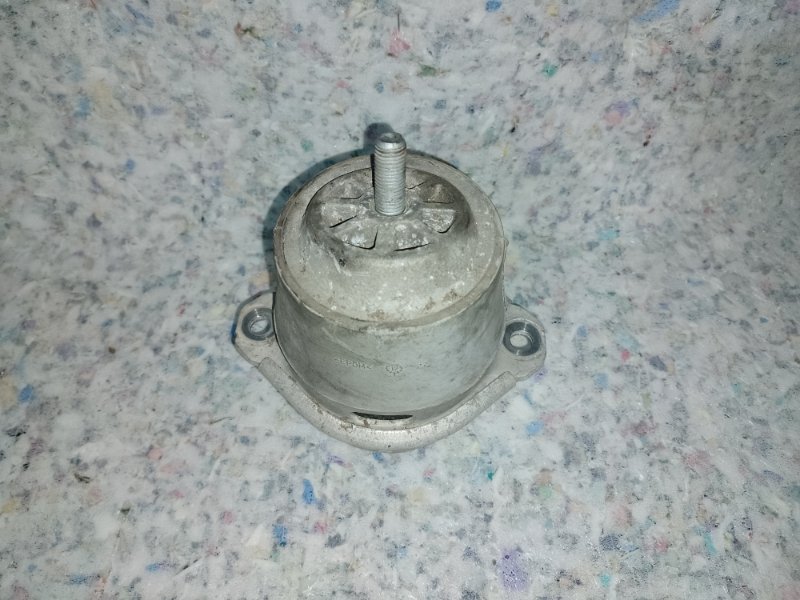 Подушка двигателя TOUAREG 10-17