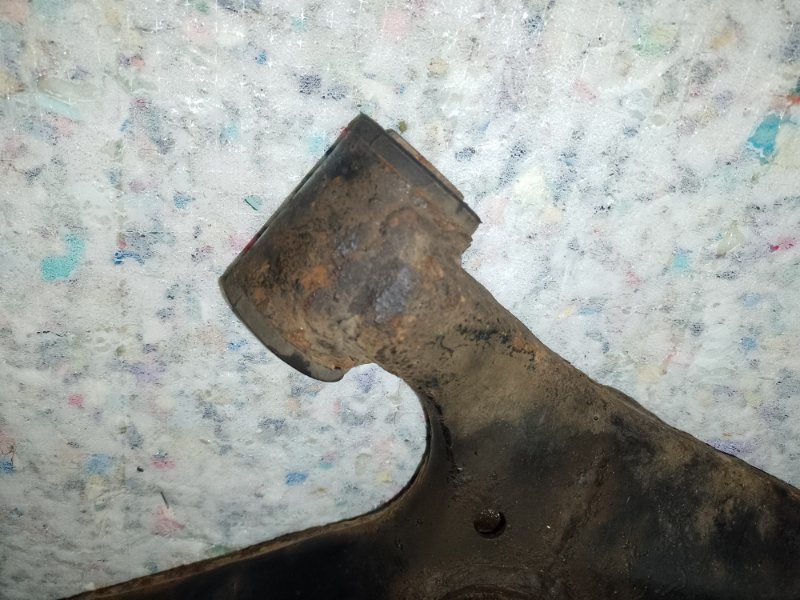 Рычаг передней подвески нижний правый PRIUS - 30 09-17