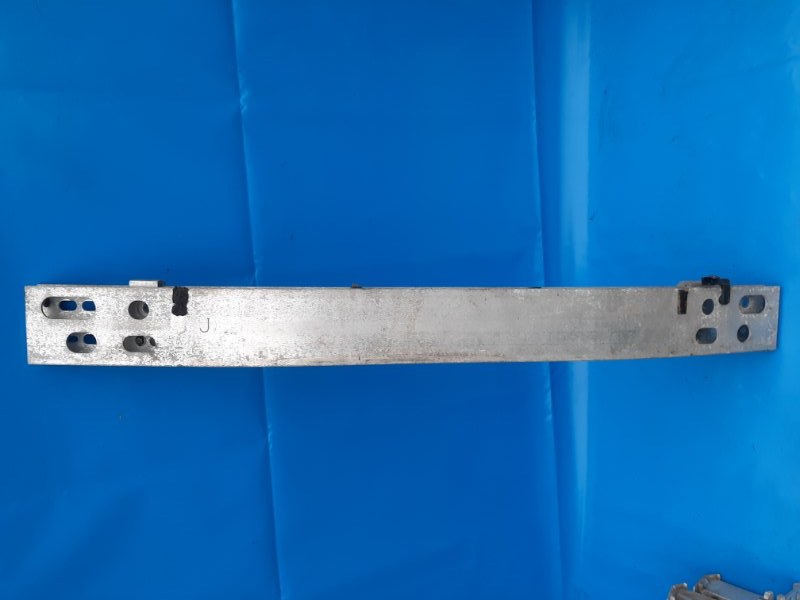 Усилитель переднего бампера передний TOYOTA PRIUS - 30 09-17 52021-47032 Б/У