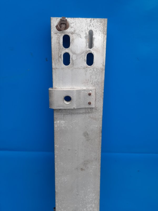 Усилитель переднего бампера передний PRIUS - 30 09-17 Усилитель переднего бампера передний PRIUS - 30 09-17