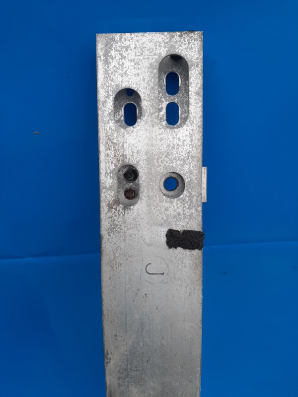 Усилитель переднего бампера передний PRIUS - 30 09-17 Усилитель переднего бампера передний PRIUS - 30 09-17