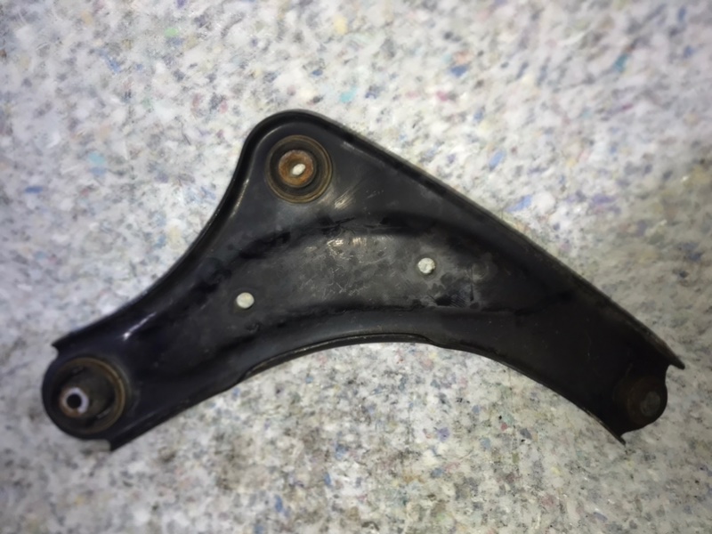 Рычаг передней подвески нижний левый LEAF 10-17