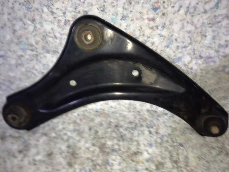 Рычаг передней подвески нижний правый NISSAN LEAF 10-17 54500-1KA0B Б/У