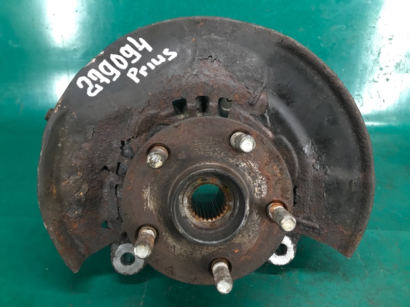 Кулак поворотный правый TOYOTA PRIUS - 30 09-17 43201-47030 Б/У