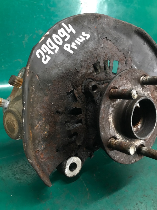 Кулак поворотный правый PRIUS - 30 09-17